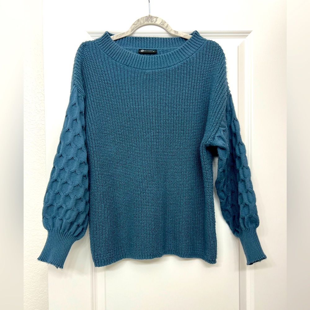 Women’s oversized sweater, Size Medium